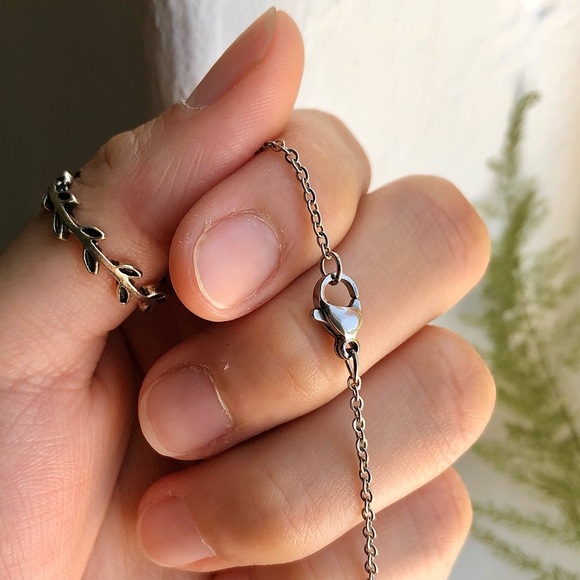 Dainty Antique Angel Pendant Chain Necklace - Picture 4 of 4